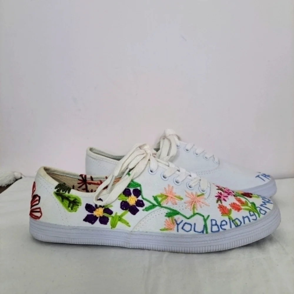 Custom hand embroidered floral canvas tennis shoe 9 - Picture 1 of 13